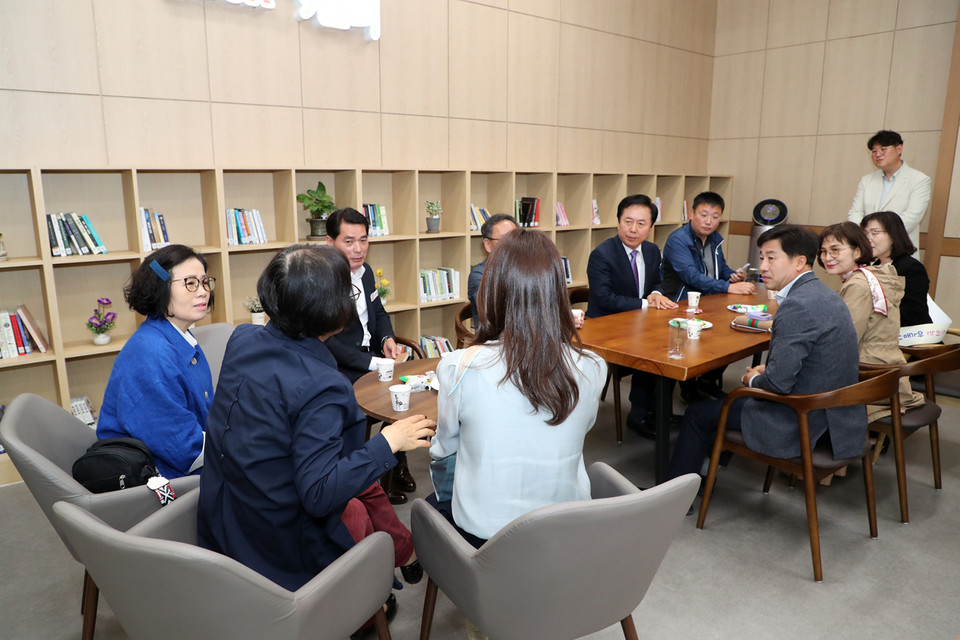 ▲안동시청 종합민원실에서 열린 2024년 안동시 민원인의 날 행사.(사진 안동시청 제공)