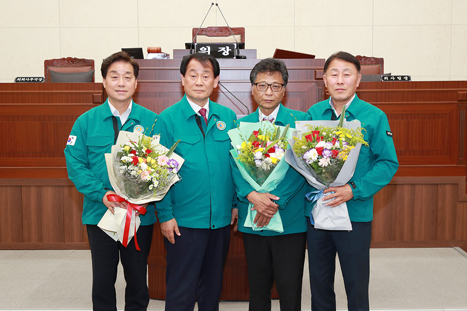 ▲(좌에서)안동시의회 문화복지위원장 권기윤, 의장 김경도, 의회운영위원장 임태섭, 경제도시위원장 김상진 의원.(사진 안동시의회 제공)
