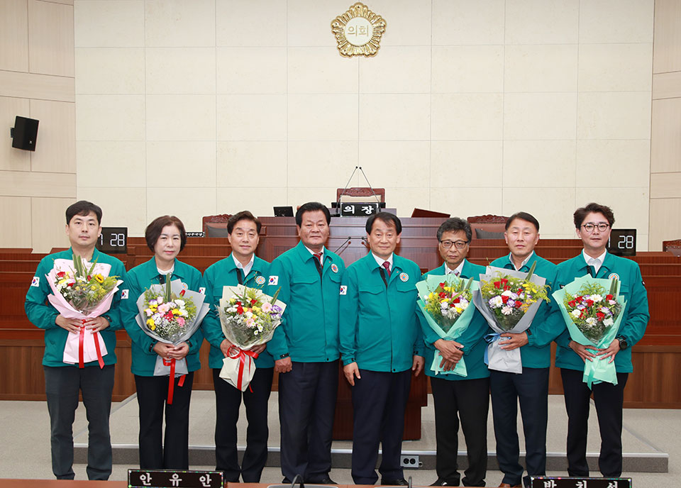▲안동시의회 의장단과 상임위원장 단체 사진.(사진 안동시의회 제공)