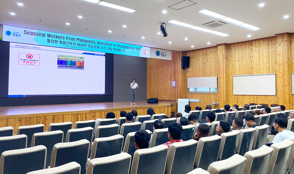 ▲2024년 하반기 필리핀·라오스 외국인 계절근로자 44명 입국.(사진 청송군청 제공)