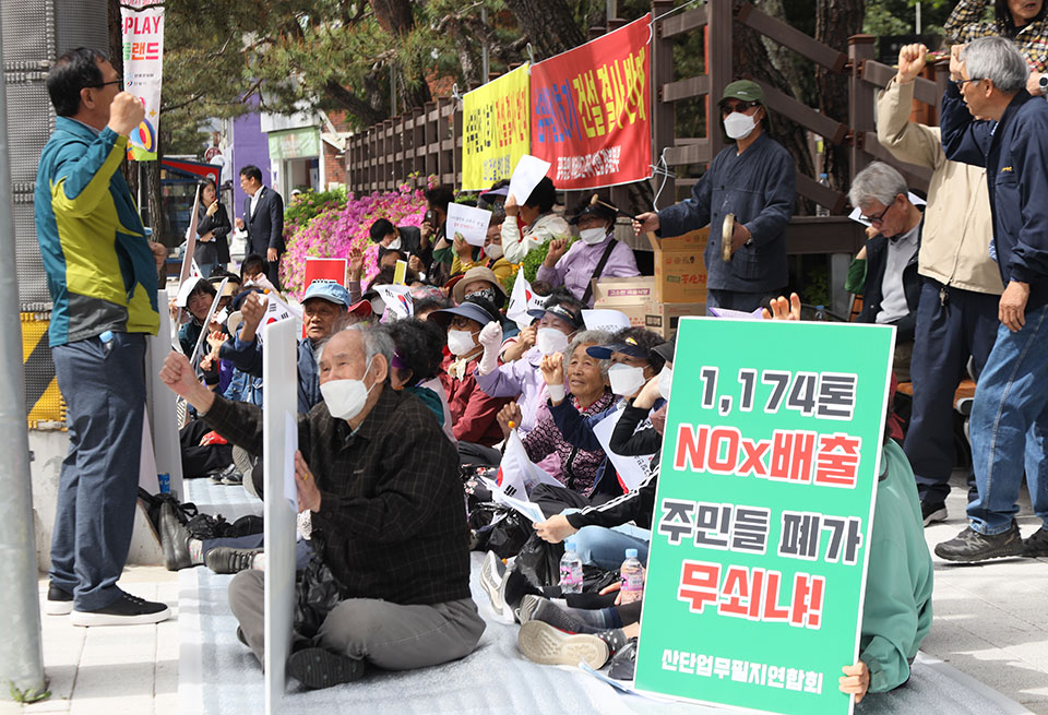 ▲한국남부발전 안동빛드림 본부 LNG복합활력발전소 2호기 건설에 반대하는 주민들이 집회를 가졌다.(사진 안동뉴스DB)