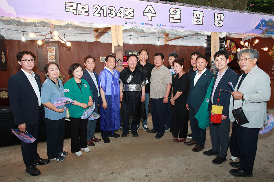 ▲안동시의회 월영야행 현장 방문.(사진 안동시의회 제공)