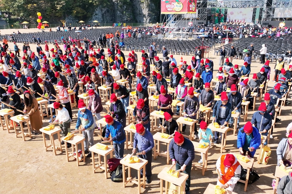 ▲제19회 청송사과축제 준비 본격화-지난해 청송사과축제사진 청송군